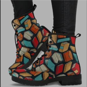 MAWEEPET Boots, Books,Black,Doc Style Size 8.5 Men 11 F EUC School Teacher Learn